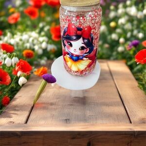 Snow white snowglobe